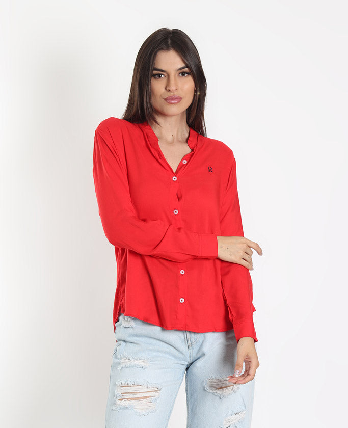 Outfit del día ❤️Falda roja ❤️Blusa azul satinada 📦Envíos a todo México  Compra en nuestra tienda en…