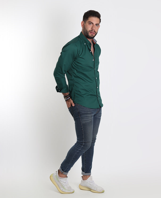 Camisa verde con jeans hombre sale